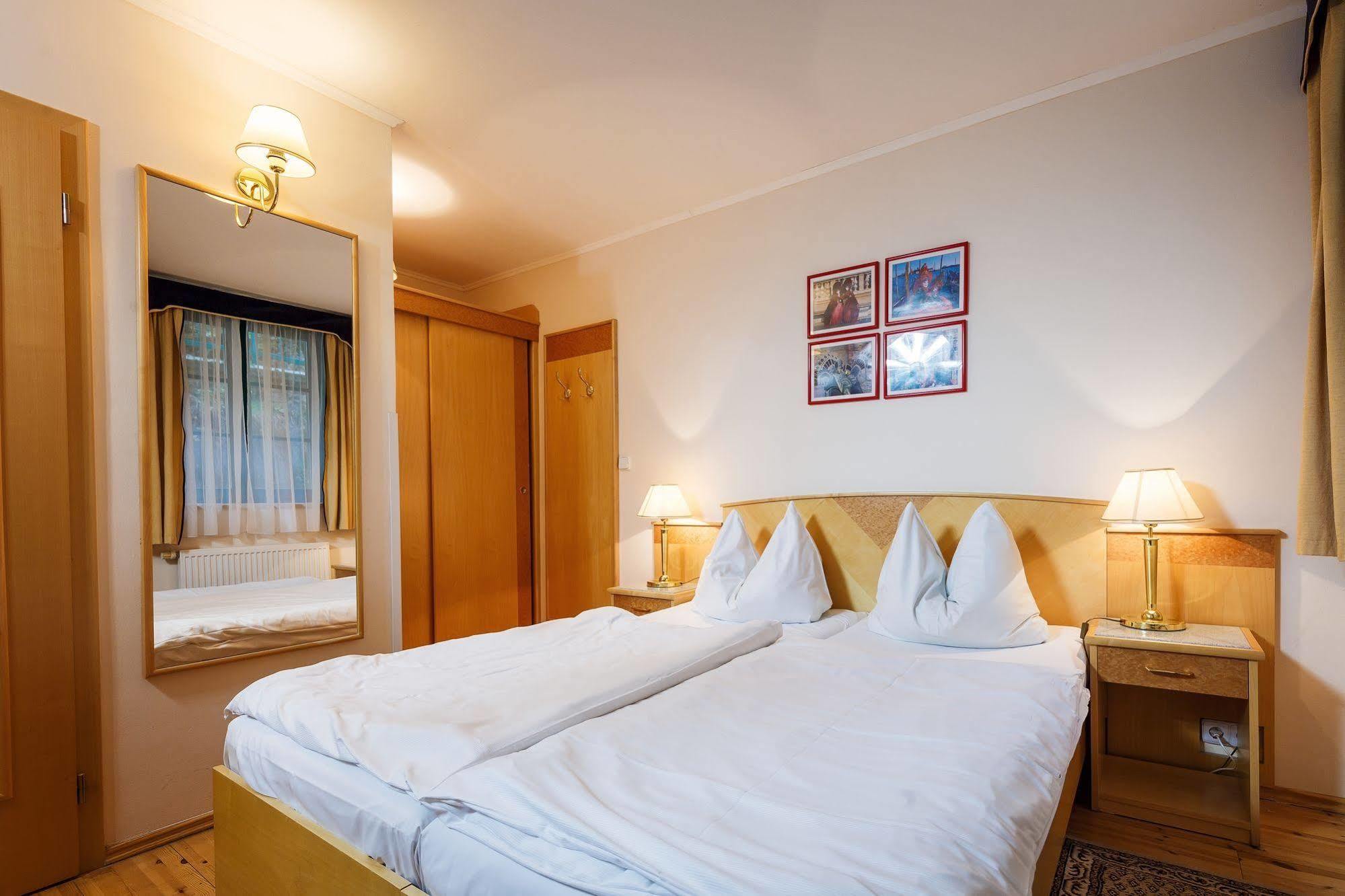 Hotel Maltezsky Kriz Karlovy Vary Dış mekan fotoğraf